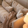 Canapé SITS tissu naturel coton/lin Lill coloris beige avec jupette - Ambiance n°4 I Axodeco.fr Canapé SITS tissu naturel coton/lin Lill coloris beige avec jupette - Ambiance n°4 I Axodeco.fr