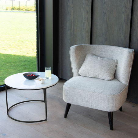 Fauteuil Ina CASTLE LINE avec pieds bois ronds coloris Mushroom Gent n°07 - Ambiance I Axodeco.fr