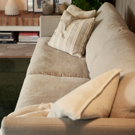 Canapé SITS 3 places en tissu naturel coton/lin Impulse coloris light beige avec pieds métal - Ambiance 2 I Axodeco.fr Canapé SITS 3 places en tissu naturel coton/lin Impulse coloris light beige avec pieds métal - Ambiance 2 I Axodeco.fr