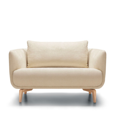Lovseat SITS en tissu chenille Moa coloris cream avec pieds bois - Vue de face I Axodeco.fr