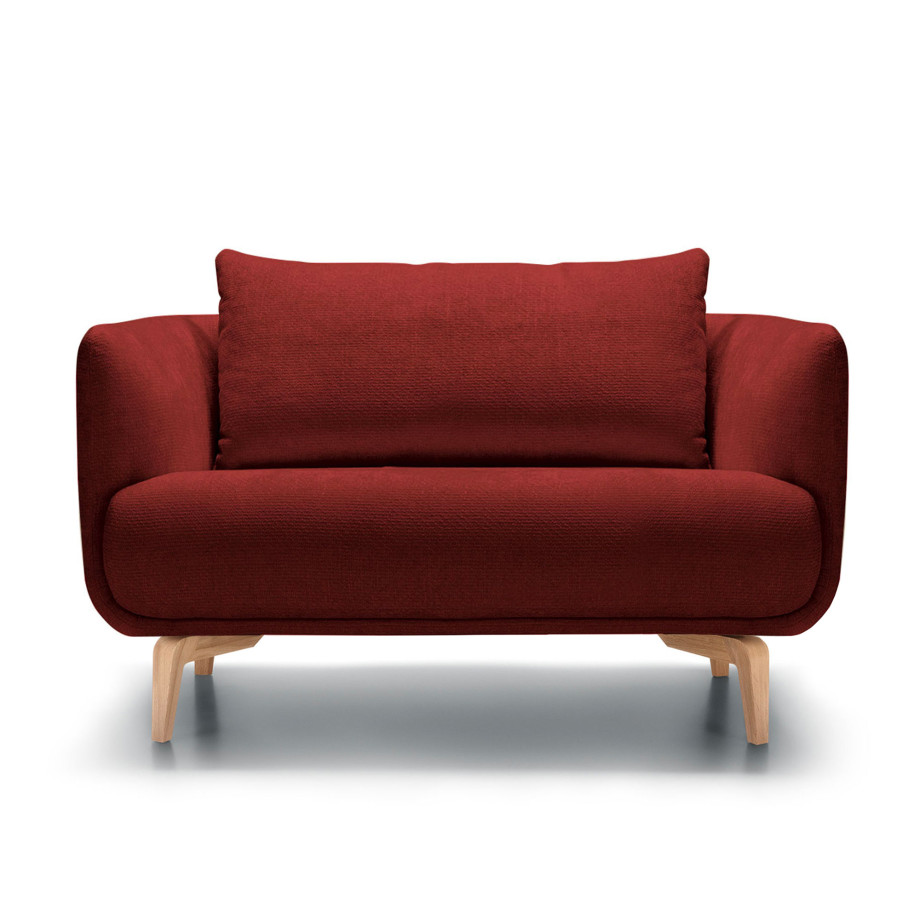 Lovseat SITS en tissu chenille Moa coloris warm red avec pieds bois - Vue de face I Axodeco.fr
