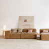 Canapé d'angle SITS en tissu chenille Edda coloris Teddy Brown avec pieds bois et tablettes - Ambiance I Axodeco.fr Canapé d'angle SITS en tissu chenille Edda coloris Teddy Brown avec pieds bois et tablettes - Ambiance I Axodeco.fr