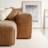 Canapé d'angle SITS en tissu chenille Edda coloris Teddy Brown avec pieds bois et tablettes - Zoom méridienne I Axodeco.fr Canapé d'angle SITS en tissu chenille Edda coloris Teddy Brown avec pieds bois et tablettes - Zoom méridienne I Axodeco.fr