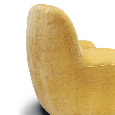 Fauteuil SITS en velours chenillé Uma coloris warm yellow avec pied pivotant - Détail matière I Axodeco.fr