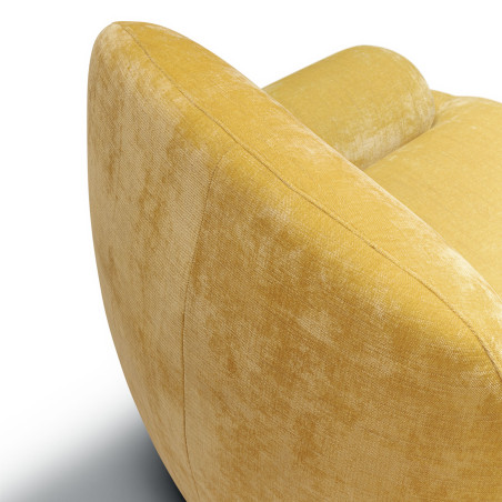 Fauteuil SITS en velours chenillé Uma coloris warm yellow avec pied pivotant - Détail matière I Axodeco.fr