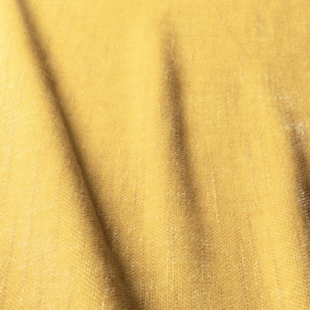 Fauteuil SITS en velours chenillé Uma coloris warm yellow avec pied pivotant - Echantillon tissu I Axodeco.fr