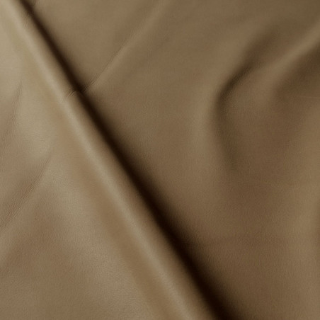 Fauteuil SITS en cuir Uma coloris latte avec pied pivotant  - Echantillon matière I Axodeco.fr