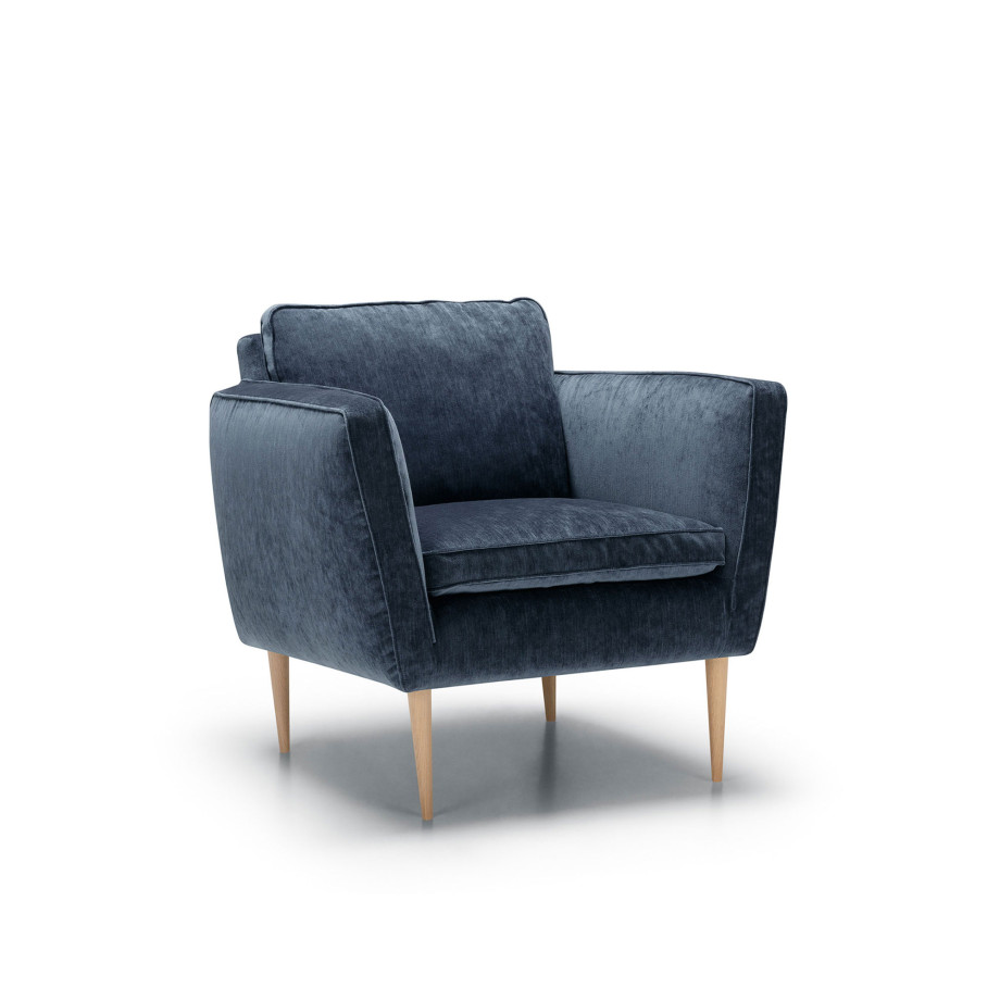 Fauteuil SITS en velours chenillé Teddy coloris dark blue avec pieds bois -  Vue latérale I Axodeco.fr