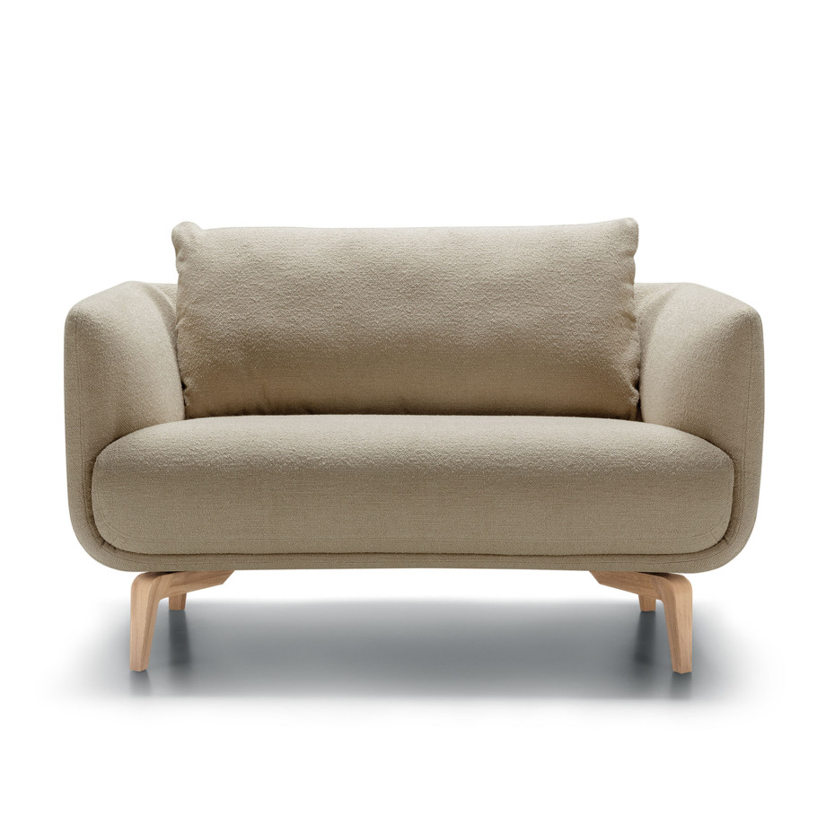 Fauteuil SITS en tissu bouclette Moa coloris light beige avec pieds bois - Vue de face I Axodeco.fr