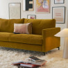Canapé SITS en velours côtelé Impulse coloris mustard avec pieds métal - Ambiance n°2 I Axodeco.fr Canapé SITS en velours côtelé Impulse coloris mustard avec pieds métal - Ambiance n°2 I Axodeco.fr