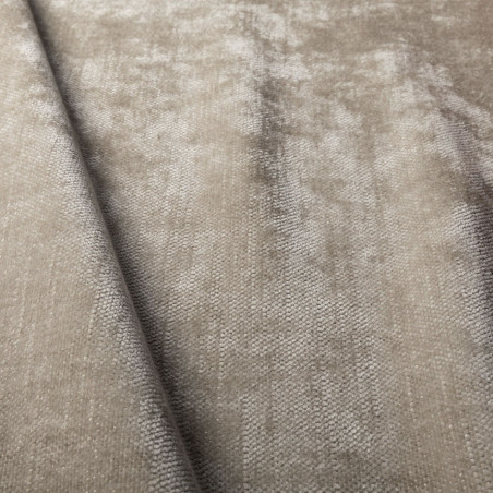 Fauteuil large SITS en velours chenillé coloris cold beige  Jenny avec pieds bois - Echantillon tissu I Axodeco.fr