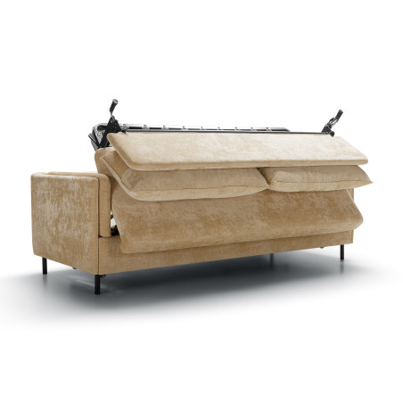 Canapé convertible SITS 2,5 places en tissu chenille Pixie avec pieds metal coloris nude  - Déploiement du couchage I Axodeco.fr