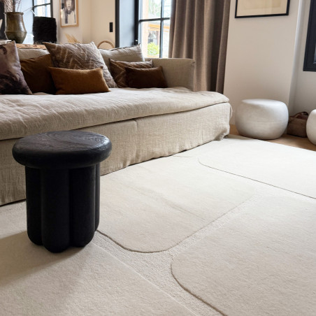 Tapis Terra IDAHO coloris Écru I Collaboration Cécile Siméone - ambiance 01 I Axodeco.fr