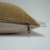 Coussin Apache MÔTHI - coloris ocre - zoom fermeture