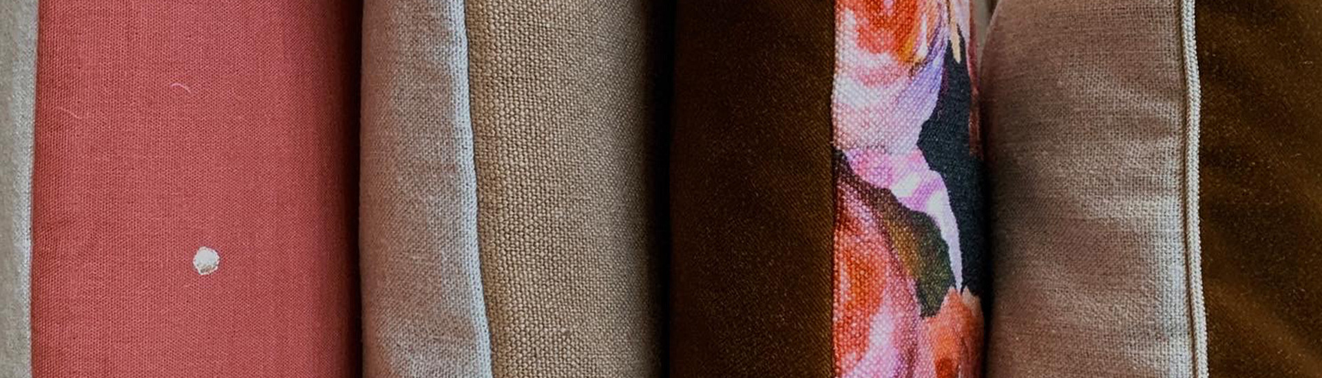 MŌTHI, décoration responsable : coussins décoratifs, plaids et accessoires textiles